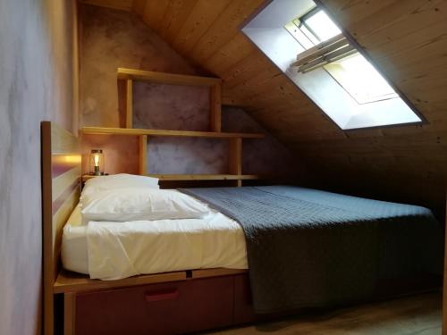a bedroom with a bed in a attic at Studio en Duplex Renové in Thônes