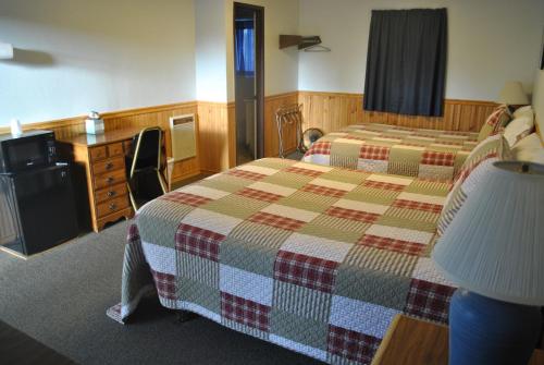 Ένα ή περισσότερα κρεβάτια σε δωμάτιο στο Aspen Inn