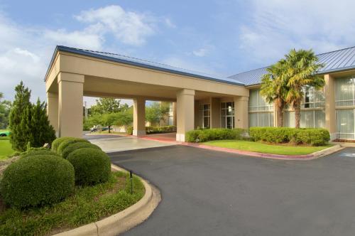 a large office building with a parking lot at Economy Inn & Suites in Shreveport