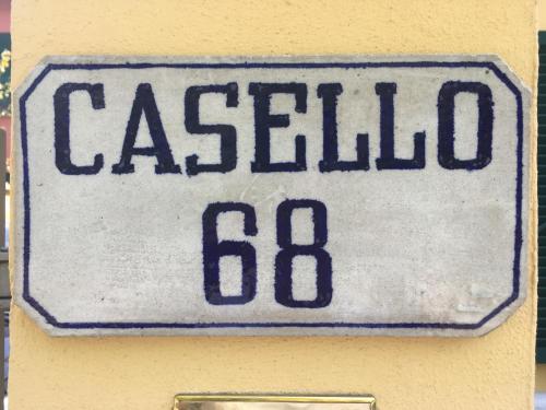 a license plate on a wall with the name caserolis at Casello68 in Levanto