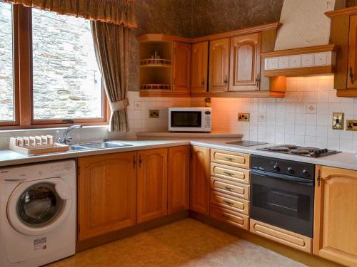 A kitchen or kitchenette at Gull'S Crest 