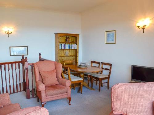 A seating area at Harbour Heights 