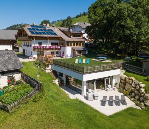 Agriturismo Anví Badia Updated 2022 S Badia Updated 2022 S, Cavallino King Mansion Bed With Storage