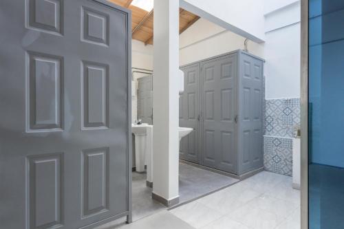 Un baño de Gastón Coliving