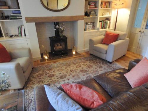 A seating area at Portland Cottage 