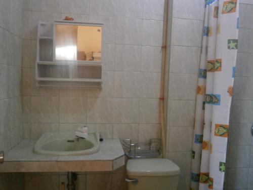 Sulu Plaza tesisinde bir banyo