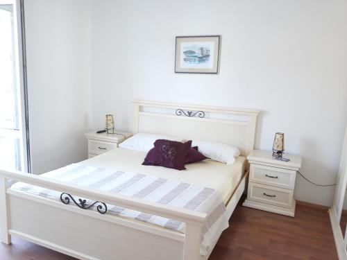 Ένα ή περισσότερα κρεβάτια σε δωμάτιο στο Apartmani Kljunak