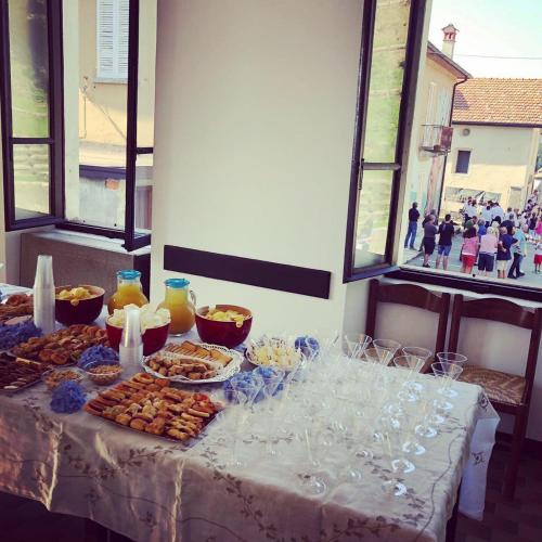 a table with food and drinks and glasses on it at Hotel Monte Mazzoccone in Quarna Sopra