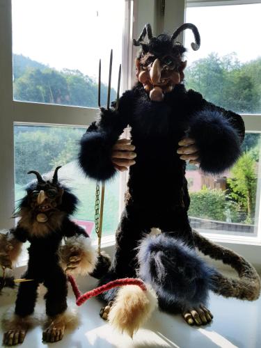 two stuffed animals are standing on a window sill at Čertovka Peklo in Náchod