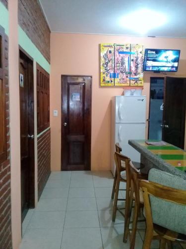 TV a/nebo společenská místnost v ubytování Hostal Casa Taisha