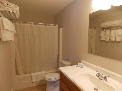 a bathroom with a sink and a toilet and a shower at C-Way Resort in Clayton