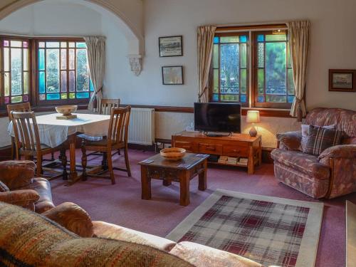 A seating area at Honey Bee Cottage 