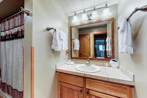 Ένα μπάνιο στο Woods Manor 101A