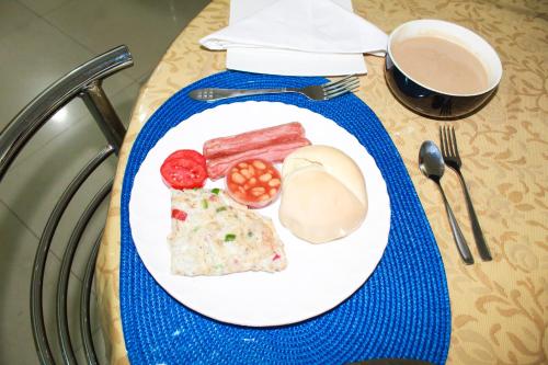 ホテルの敷地内または近くでの食事または食べ物