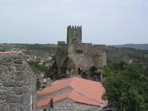 an old building with a tower on top of a building at Casas da Lagariça in Sortelha