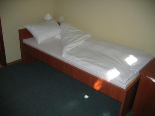 Cama o camas de una habitación en Linat Orchim Dom Gościnny