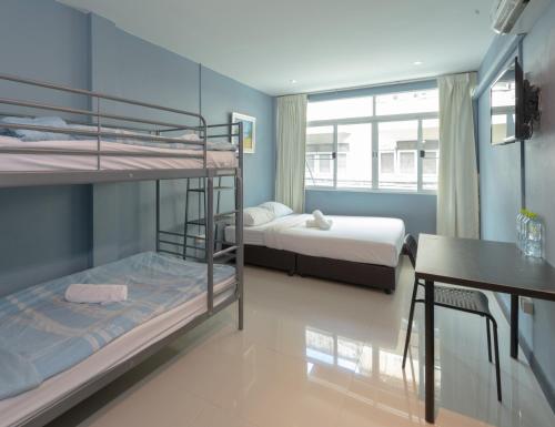 Katil atau katil-katil dalam bilik di The Little Pig Sukhumvit
