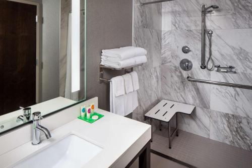 Kylpyhuone majoituspaikassa Hyatt Place Poughkeepsie - Hudson Valley