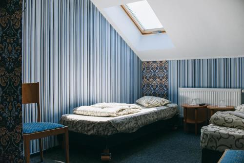 Кровать или кровати в номере Shelter Hotel & Restaurant