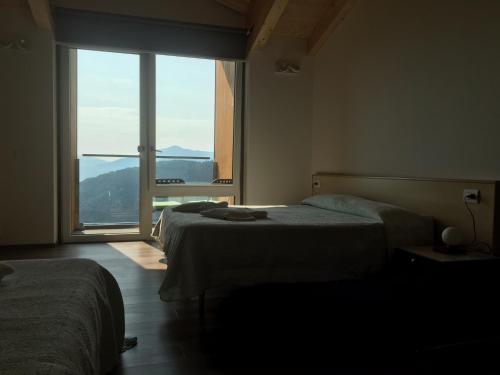Una cama o camas en una habitación de Albergo Croce d'Aune