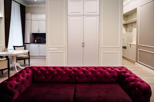 a red couch in a living room with a table at Kranto apartamentai in Panevėžys