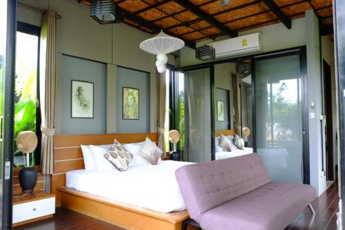 Postel nebo postele na pokoji v ubytování Awana Villa Resort Yaonoi - SHA Extra Plus