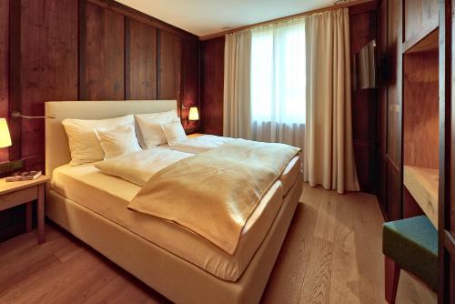 Voodi või voodid majutusasutuse Zur Post Residence Sexten toas