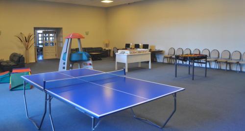 Stolní tenis v ubytování Hotel Las Rocas nebo okolí
