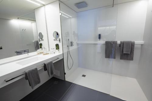 Ванна кімната в Ilha Hostel & Suites