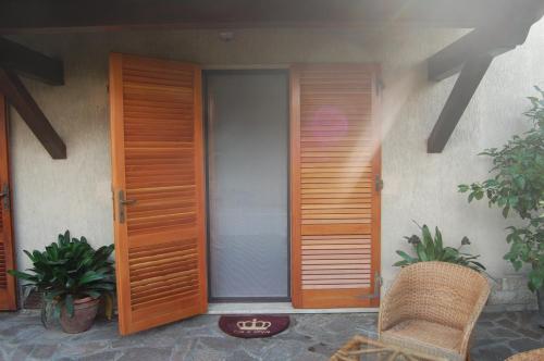 a front door of a house with wooden doors at Affittacamere Loretta in San Giuliano Terme