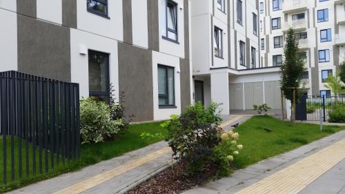 Taman di luar EVA apartment