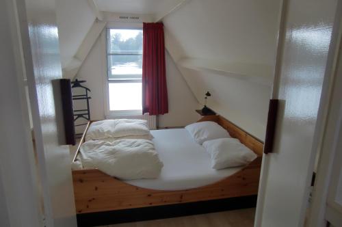 Postel nebo postele na pokoji v ubytování Huisje 59