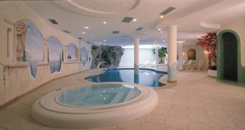 Swimming pool sa o malapit sa Hotel Almina