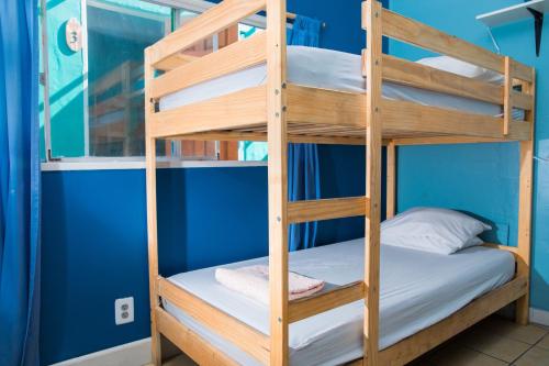 Letto o letti in una camera di ITH San Diego Beach Bungalow Surf Hostel