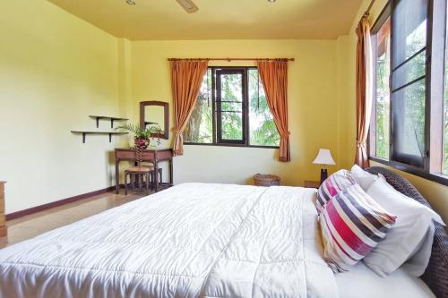 a bedroom with a large white bed and a window at La Sirène lovely apartment Fisherman Village in Bophut