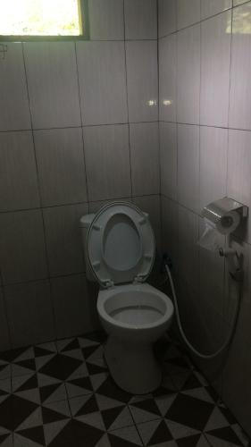 Ein Badezimmer in der Unterkunft Roemah Abdoe