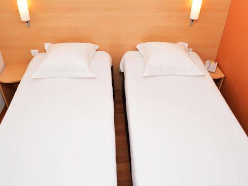 Postel nebo postele na pokoji v ubytování ibis Bordeaux Saint Emilion