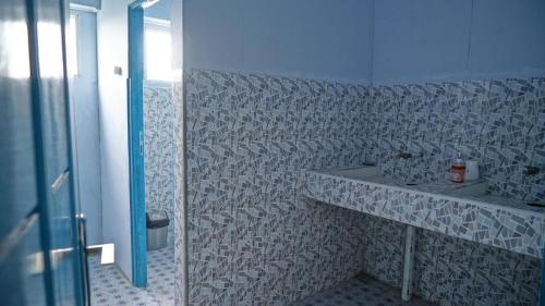 Ванная комната в Pintu Biru Hostel
