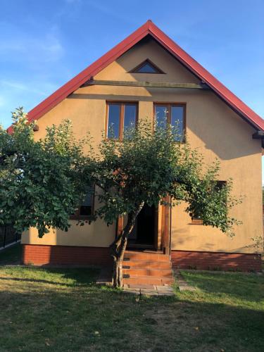 Un jardín fuera de Dom pod Jabłonia