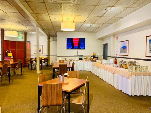 Restoran atau tempat lain untuk makan di Opal Inn Hotel, Motel, Caravan Park