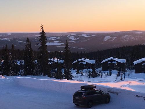 a black car parked on a snow covered slope at Lillebjørn in Trysil