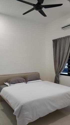 מיטה או מיטות בחדר ב-Mersing little homestay with free WIFI
