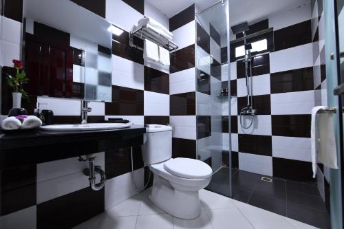 Un baño de Hanoi Elpis Grand Hotel