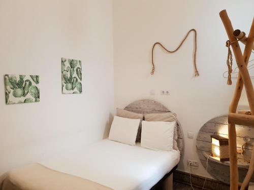 a white room with a bed and a ladder at Cactus Host in Las Palmas de Gran Canaria