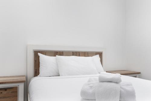 a bedroom with a white bed with towels on it at Prima 4511 in Melbourne