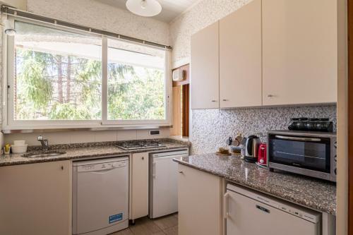 Dapur atau dapur kecil di Villa Riviera