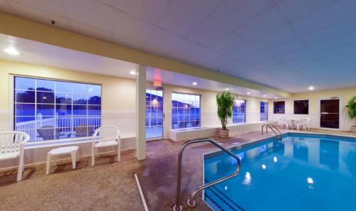 a large pool in a hotel room with at Country Inn & Suites by Radisson, Rock Falls, IL in Rock Falls