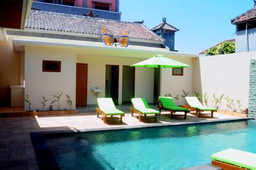 Πισίνα στο ή κοντά στο Pineapple Villa Sanur