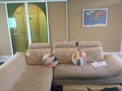 Area soggiorno di 3BR Apartment at Kumbang Pasang BSB