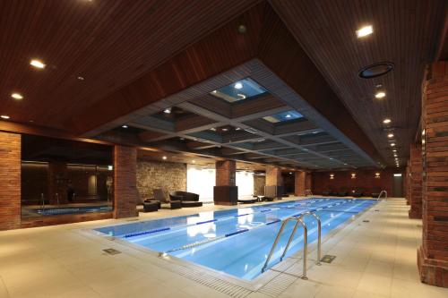 a large swimming pool in a hotel room at Grand Walkerhill Seoul in Seoul